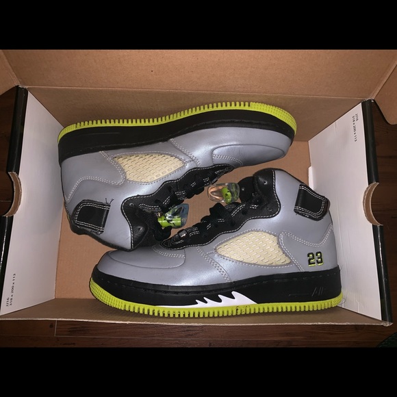 Boys Jordan’s - Picture 1 of 3